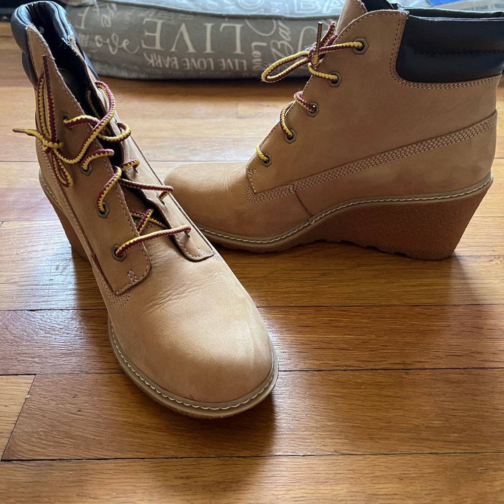 Timberland boot wedge size 8 women used  very comfortable